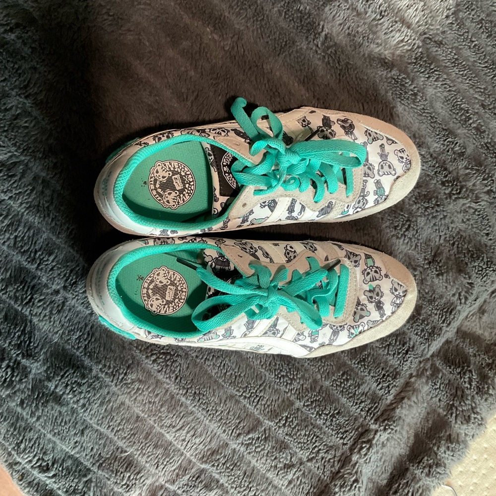 ASICS tennis shoe 8.5